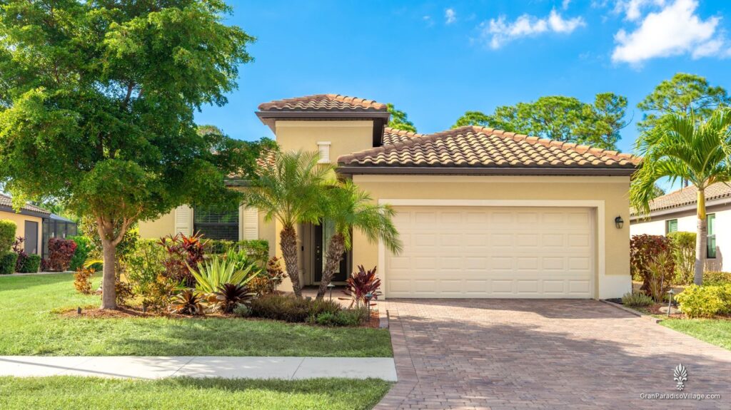 Wellen Park Gran Paradiso executive home with tile roof and palms