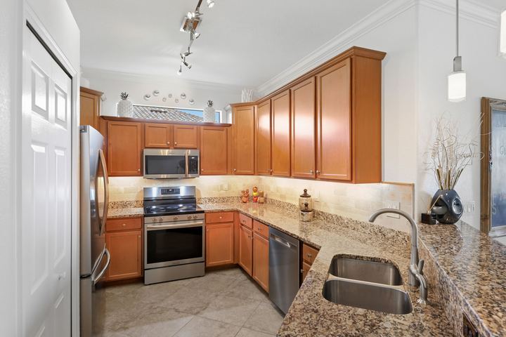 Kitchen with tumbled marble backsplash