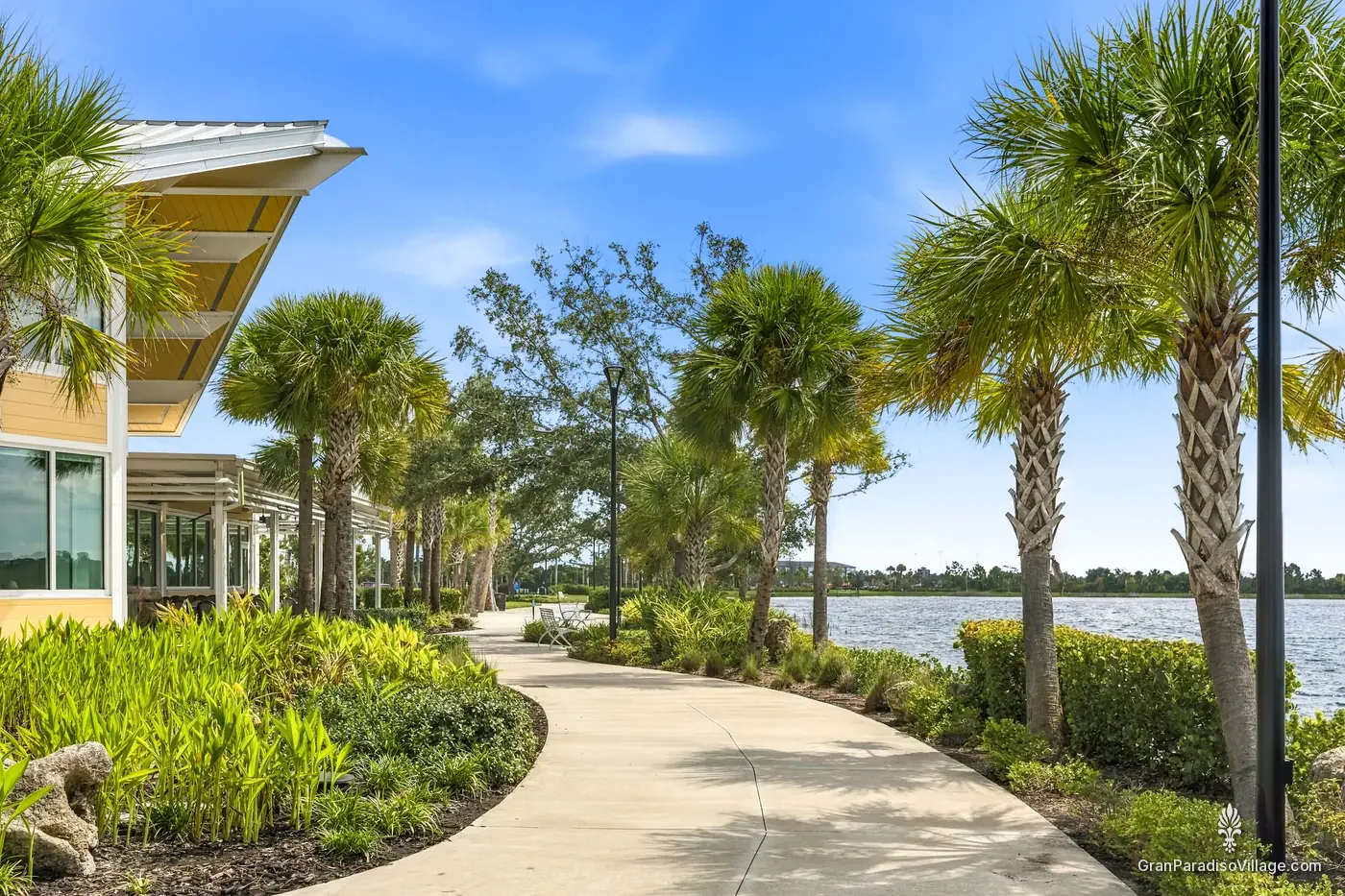 Palm-lined lakeside path curving along the Grand Lake in Downtown Wellen, Wellen Park